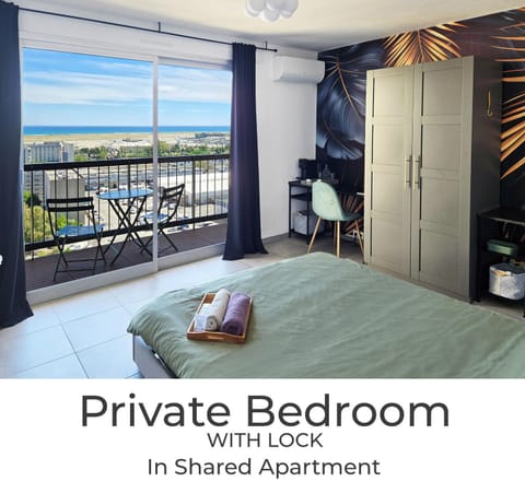 Bed, Coffee/tea facilities, Balcony/Terrace, Bedroom, Sea view, heating, internet, wardrobe, air conditioner