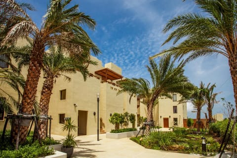 Property building, Facade/entrance, Off site