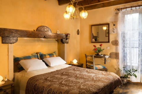 Property building, Bed, Other, Photo of the whole room, Decorative detail