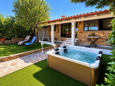 Garden, Hot Tub