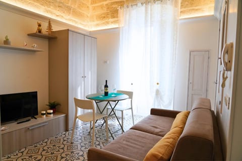 TV and multimedia, Living room, Seating area, Dining area, Evening entertainment