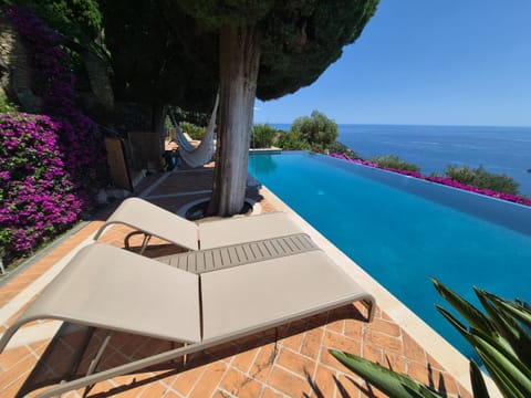 Pool view, Sea view, Sea view, Swimming pool, sunbed