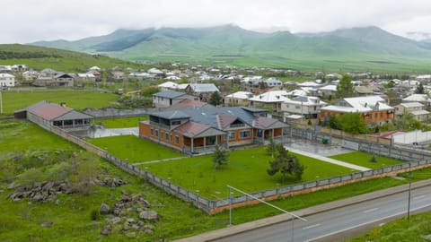 Property building, Facade/entrance, Day, Natural landscape, City view, Street view, Parking