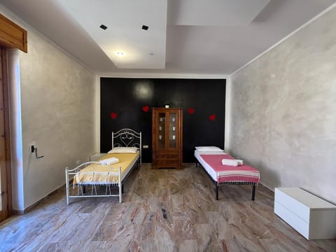 Bed, Bedroom, locker