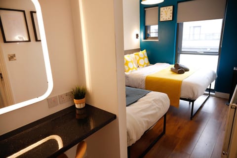 Bed, Photo of the whole room, Seating area, Bedroom, towels