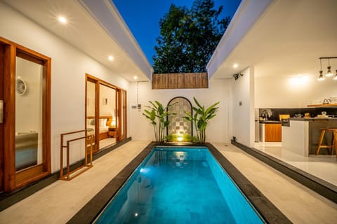 Property building, Restaurant/places to eat, Swimming pool