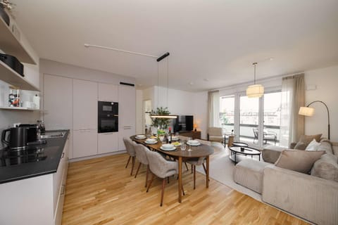 TV and multimedia, Kitchen or kitchenette, Living room, Seating area, Dining area