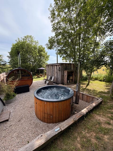 Day, Garden, Hot Tub
