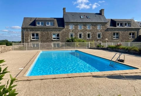 Pool view, Swimming pool, sunbed