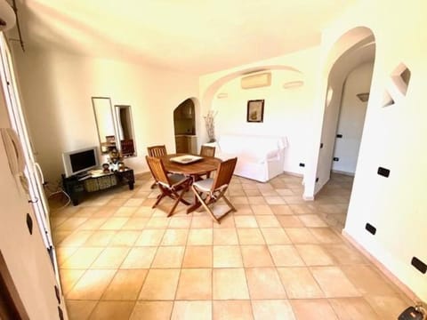 TV and multimedia, Seating area, Dining area