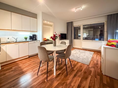 Kitchen or kitchenette, Living room, Seating area, Dining area, dishwasher, oven, stove