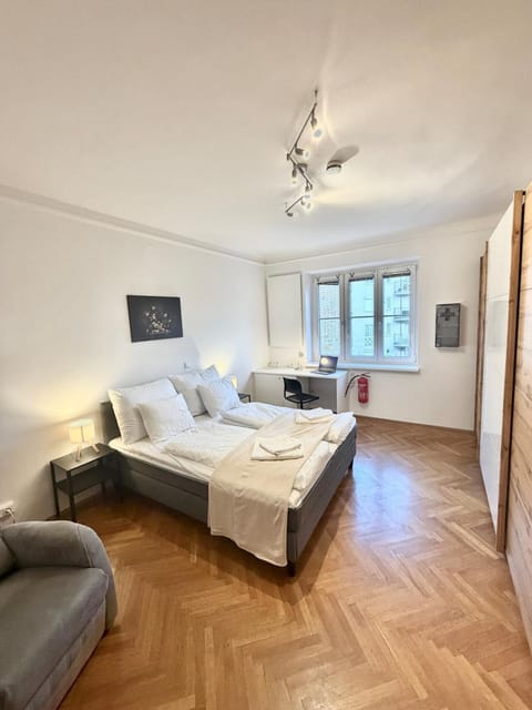 Bed, Photo of the whole room, Seating area, Bedroom