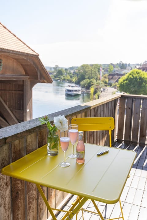 Day, Natural landscape, View (from property/room), Balcony/Terrace, Balcony/Terrace, Dining area, River view
