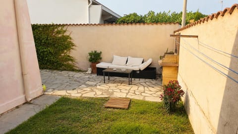 Patio, Garden, Garden, Balcony/Terrace, Garden view, sunbed
