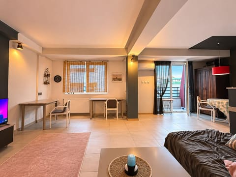 Bed, Living room, Bedroom