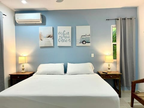 Bed, Photo of the whole room, Bedroom, air conditioner