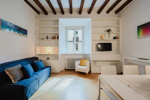 TV and multimedia, Living room, Photo of the whole room, Evening entertainment