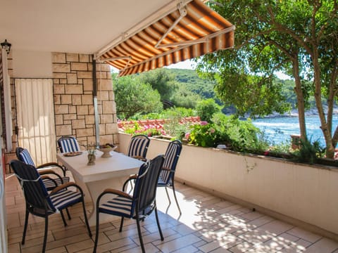 Natural landscape, View (from property/room), Seating area, Dining area, Garden view