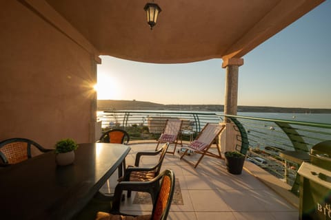Day, Natural landscape, Balcony/Terrace, Seating area, Sea view