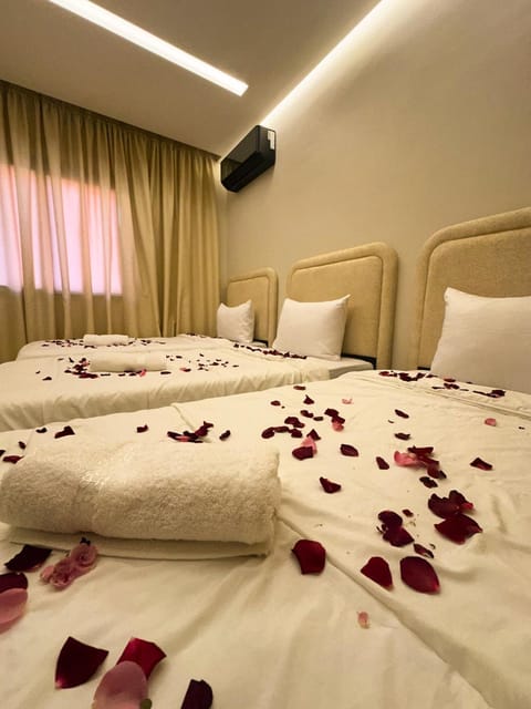 Property building, Bed, Photo of the whole room, Bedroom