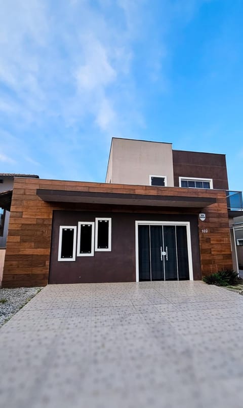 Facade/entrance, View (from property/room)