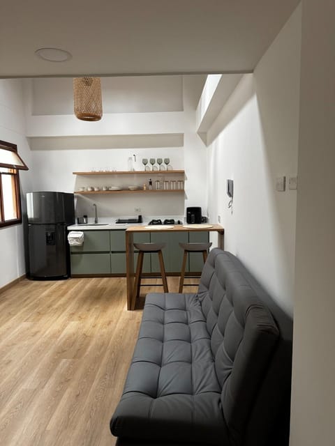 Kitchen or kitchenette, Living room, Dining area, minibar, pet friendly, stove