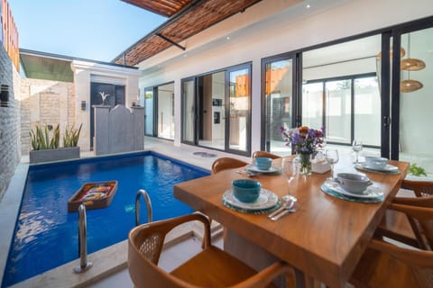 Dining area, Swimming pool