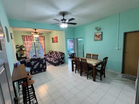 View (from property/room), Living room, Seating area, Dining area