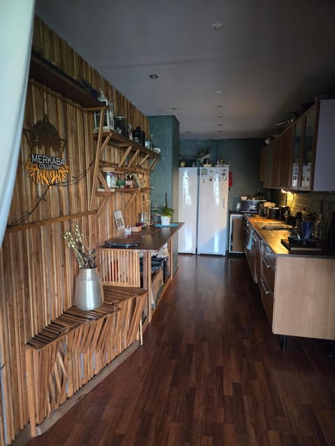 Kitchen or kitchenette, Breakfast, dishwasher, oven