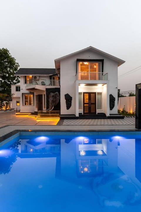 Property building, Swimming pool