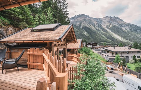 Property building, View (from property/room), Balcony/Terrace, Mountain view