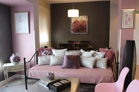 Day, Balcony/Terrace, Living room, Seating area, Dining area, On site