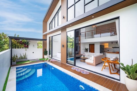 Balcony/Terrace, Swimming pool