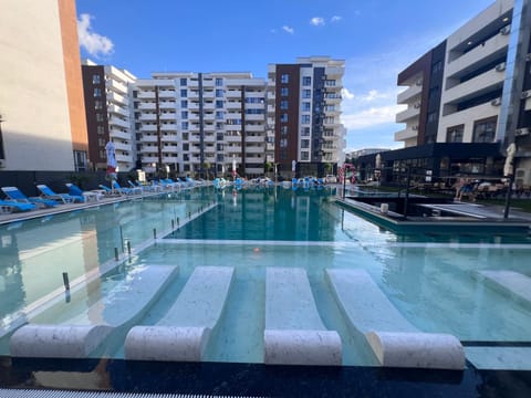 Swimming pool, Swimming pool