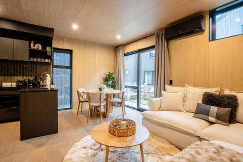 TV and multimedia, Kitchen or kitchenette, Living room, Seating area, Dining area