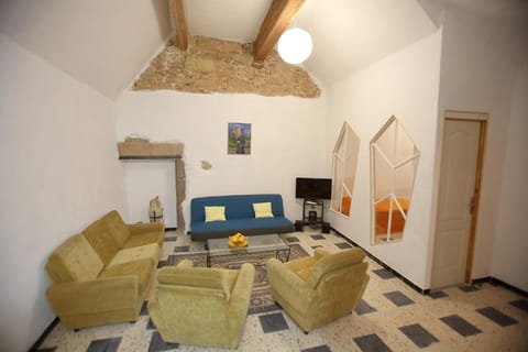 Communal lounge/ TV room, TV and multimedia, Living room, Seating area