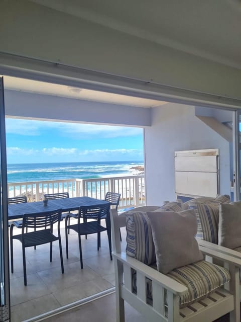 View (from property/room), Balcony/Terrace, Seating area, Sea view