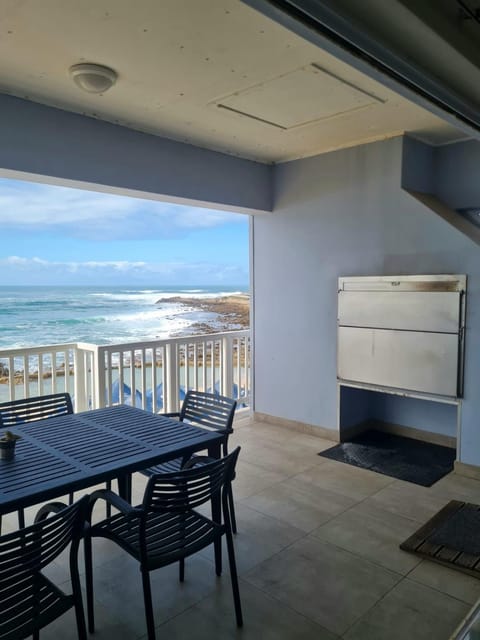 View (from property/room), Balcony/Terrace, Sea view