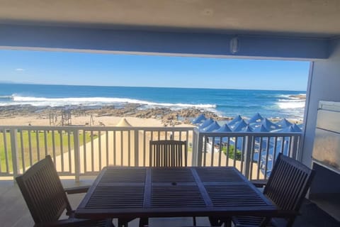 Day, View (from property/room), Balcony/Terrace, Dining area, Beach, Sea view