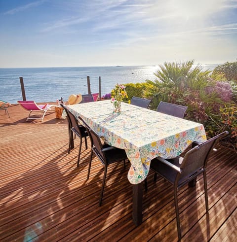 Natural landscape, View (from property/room), Balcony/Terrace, Dining area, Beach, Sea view, sunbed