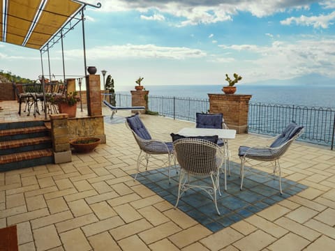 Natural landscape, View (from property/room), Balcony/Terrace, Landmark view, Sea view