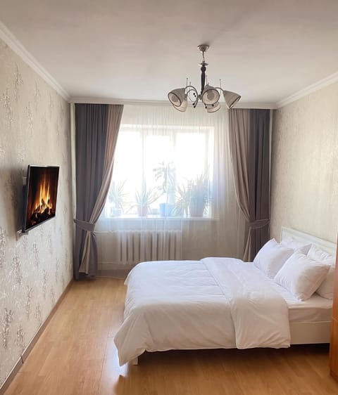Bed, TV and multimedia, Photo of the whole room, Bedroom