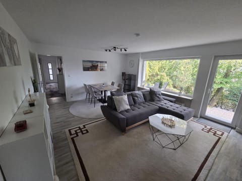 Garden, TV and multimedia, View (from property/room), Balcony/Terrace, Living room, Photo of the whole room, Dining area, Food, Garden view, Meals, heating, internet