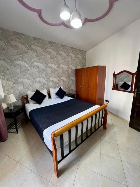 Bed, Photo of the whole room, Bedroom, wardrobe