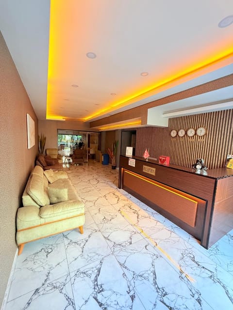 Communal lounge/ TV room