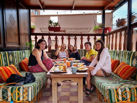 Seating area, Dining area, Area and facilities
