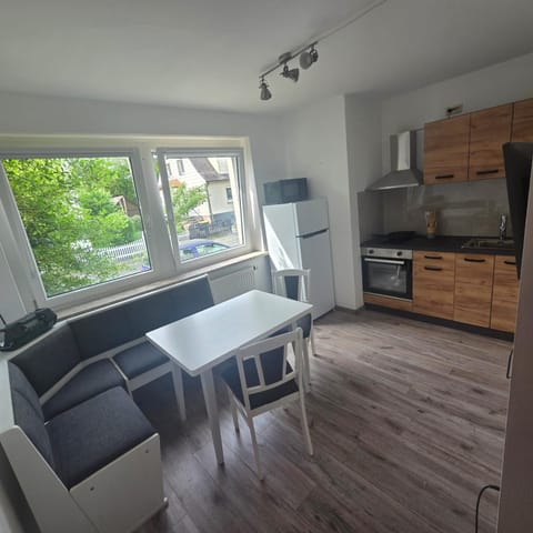 Kitchen or kitchenette, Seating area, Dining area, stove, toaster