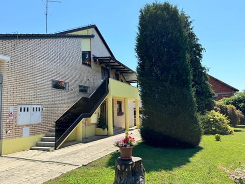 Facade/entrance, Garden view