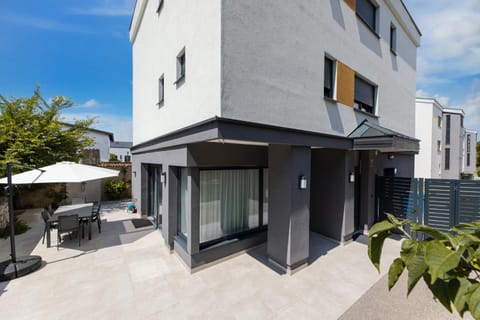 Property building, Balcony/Terrace