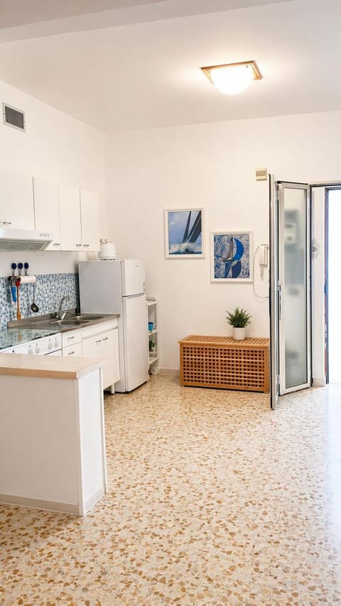 Kitchen or kitchenette, oven, stove